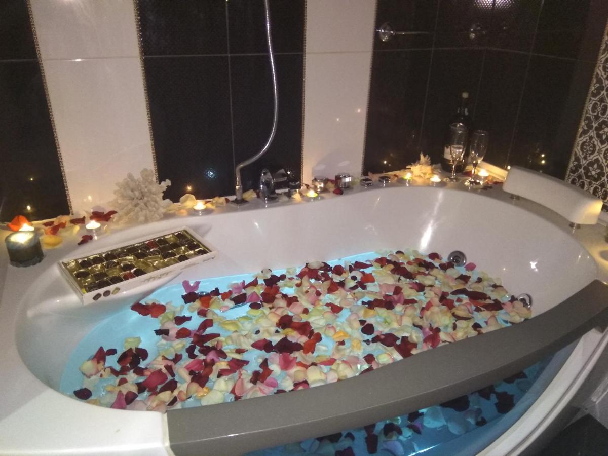 Home in Center with jacuzzi Ivano-Frankivsk Buitenkant foto