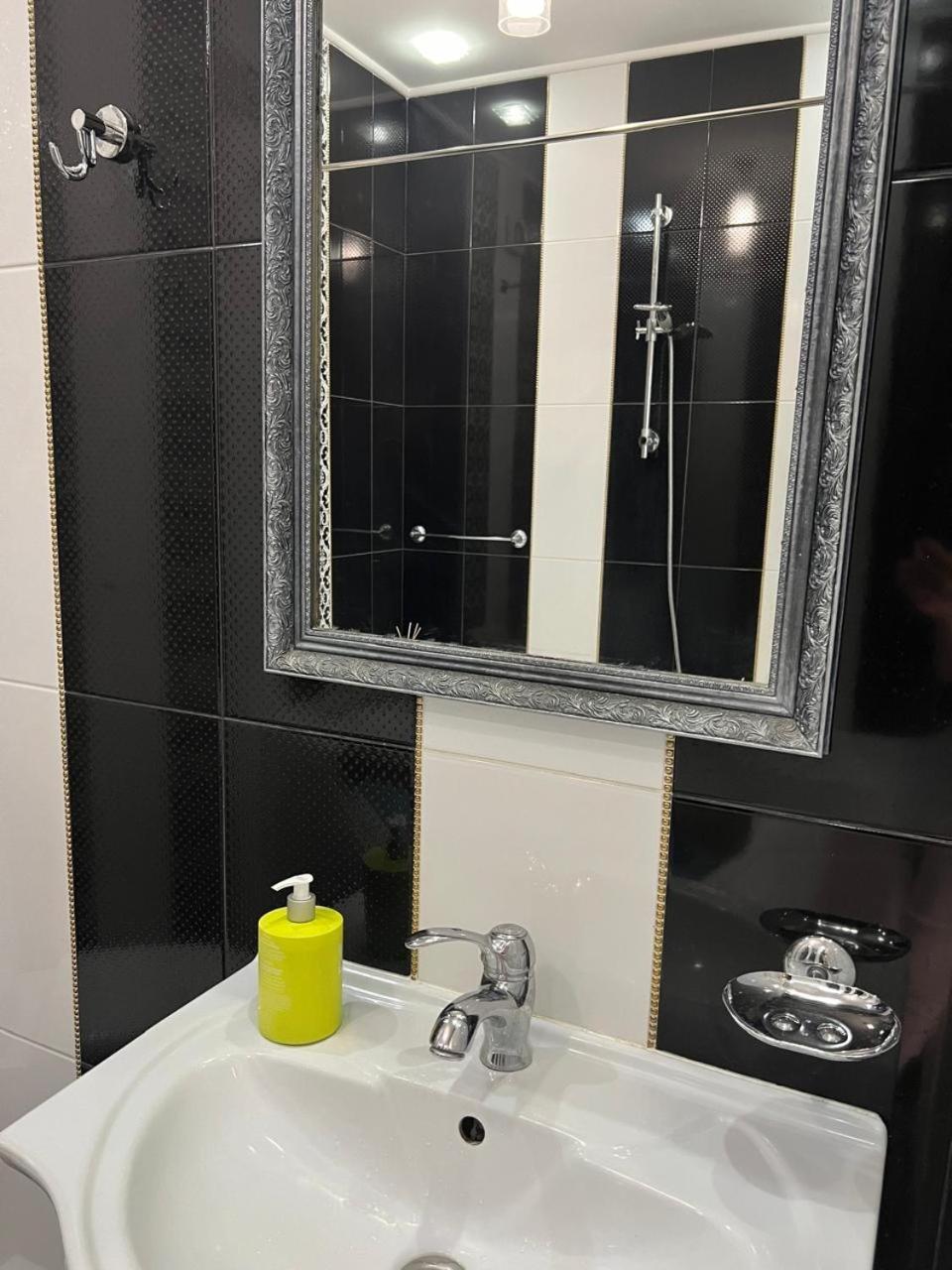Home in Center with jacuzzi Ivano-Frankivsk Buitenkant foto